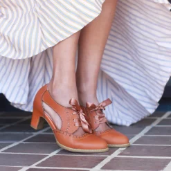 Donna Vintage Lace-Up Heels New