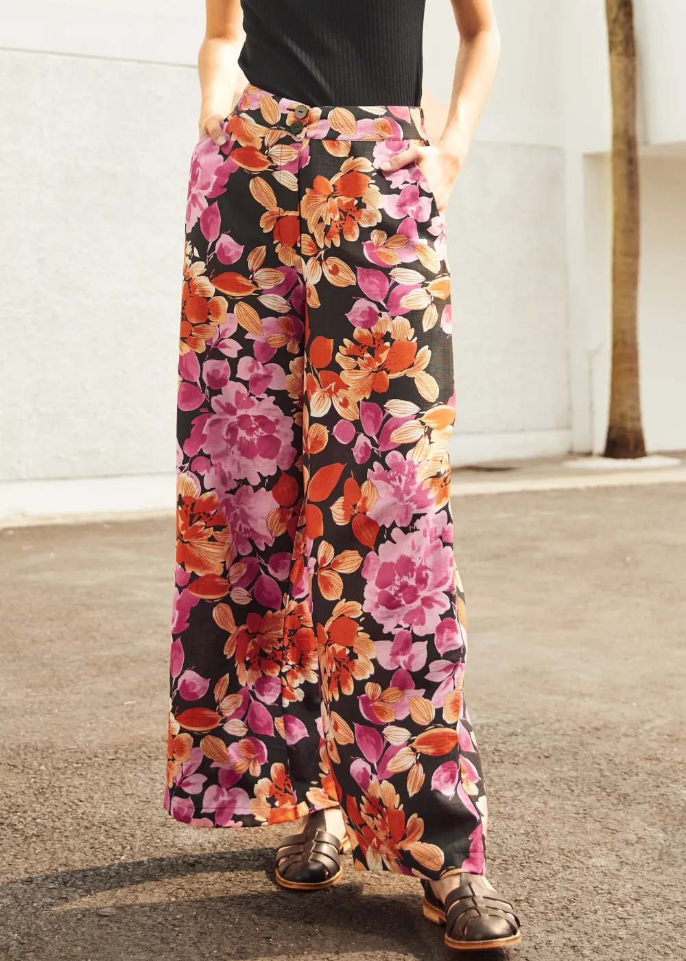 The Sunset Bloom Trousers Black Floral
